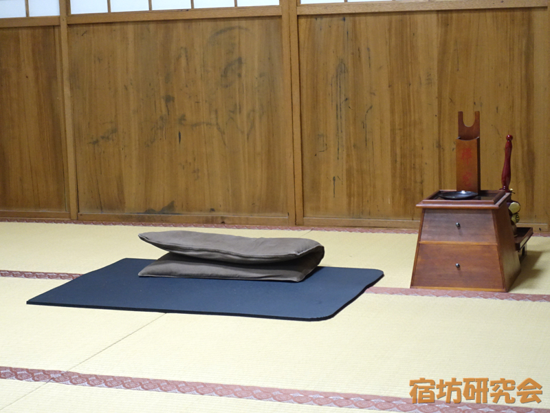 天正寺のヨガマットと座蒲団