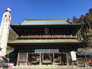 身延山久遠寺の三門