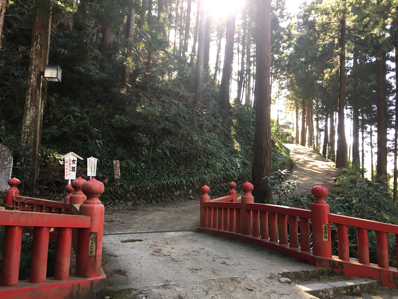 身延山久遠寺の女坂入り口