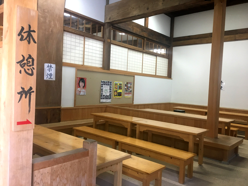 身延山久遠寺の法喜堂休憩スペース