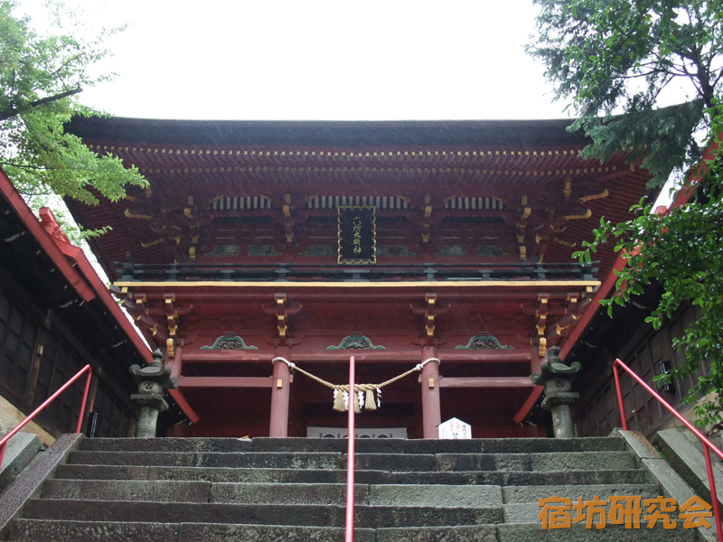 六所神社の楼門