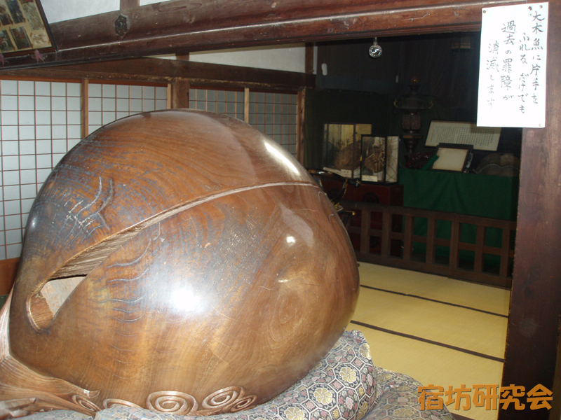 桃巌寺の巨大木魚