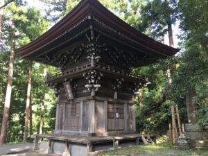 身延山本地堂と甲比丹（カピタン）ゼイムスの墓