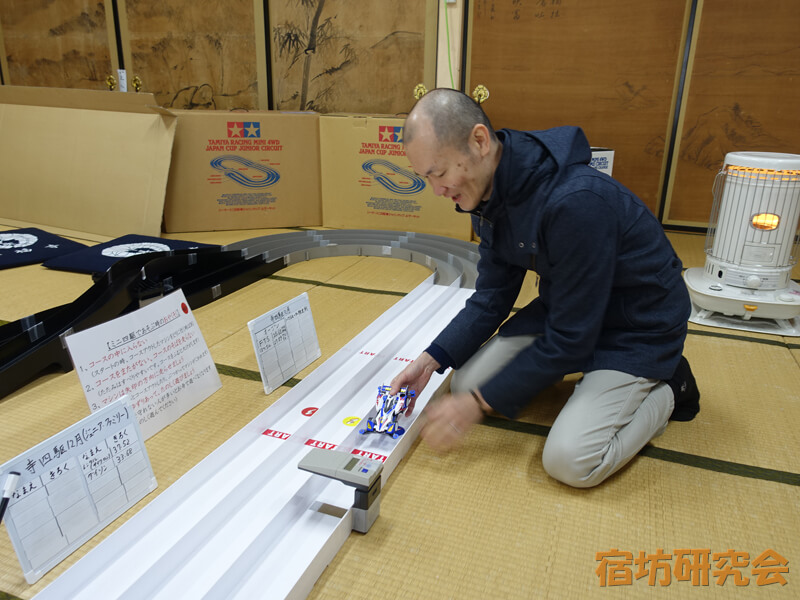 長福寺の寺四駆で遊ぶほーりー