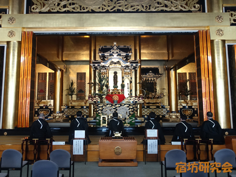 南御堂（山門一体型ホテル）のお朝勤