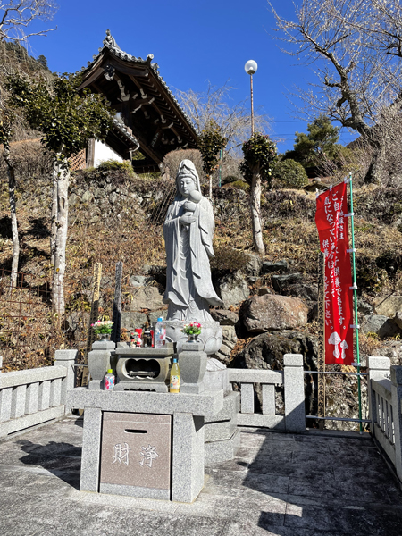 身延山本行坊の水子観音