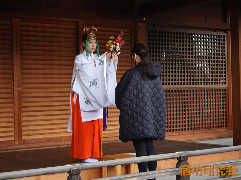 城南宮の巫女さん