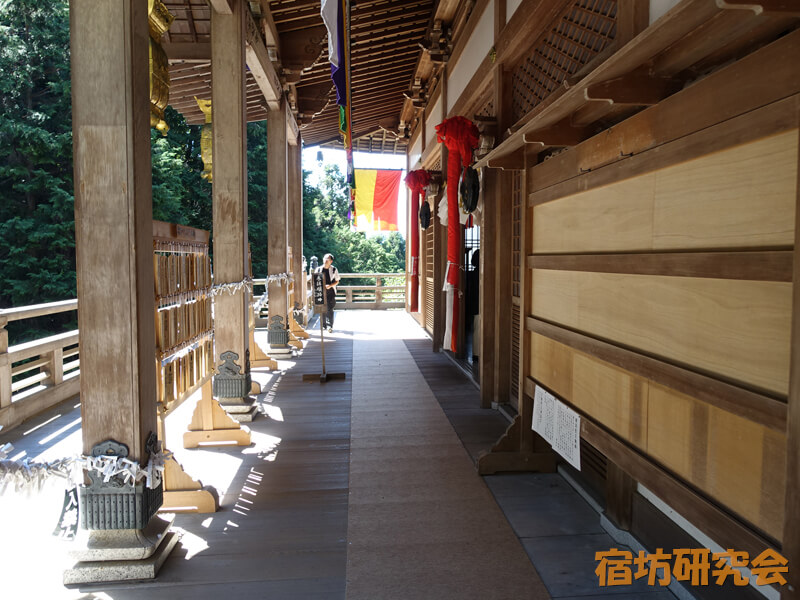 狸谷山不動院の本堂