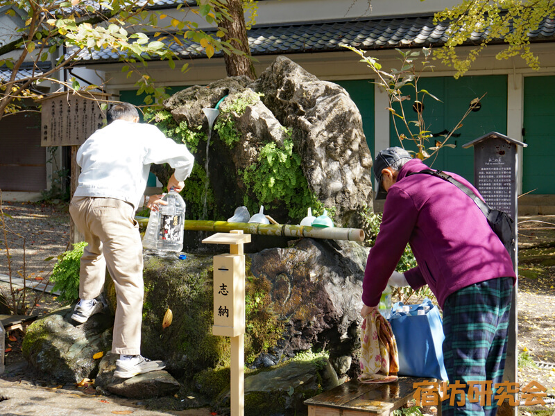 藤森神社の不二の水