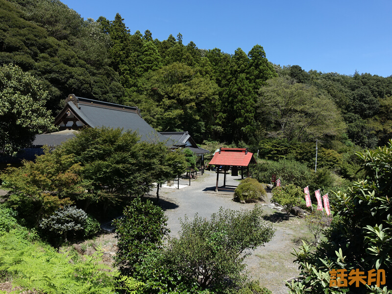 安國寺の境内
