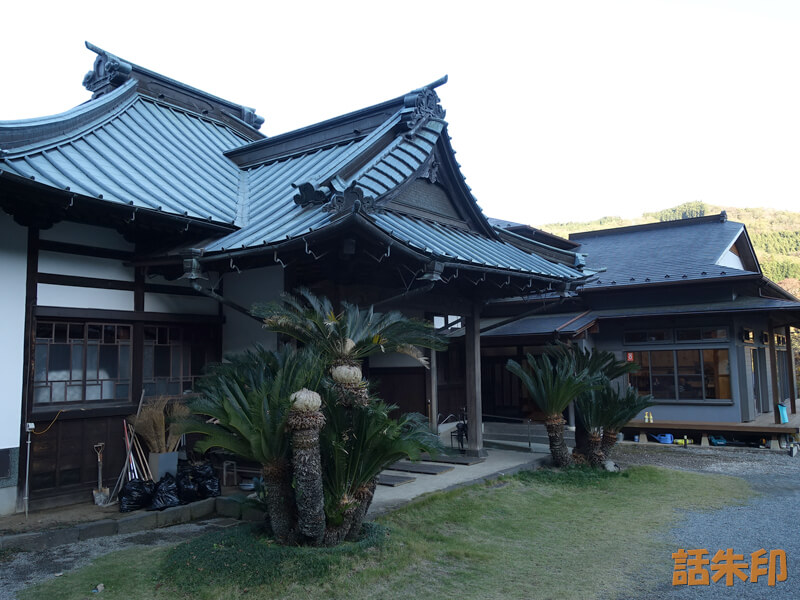 円通寺の本堂と庫裏