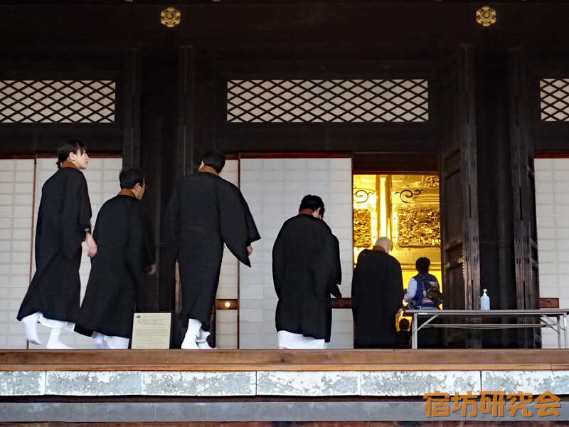 東本願寺の阿弥陀堂入口